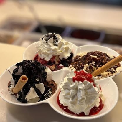 Quattro coppette di gelato assortite